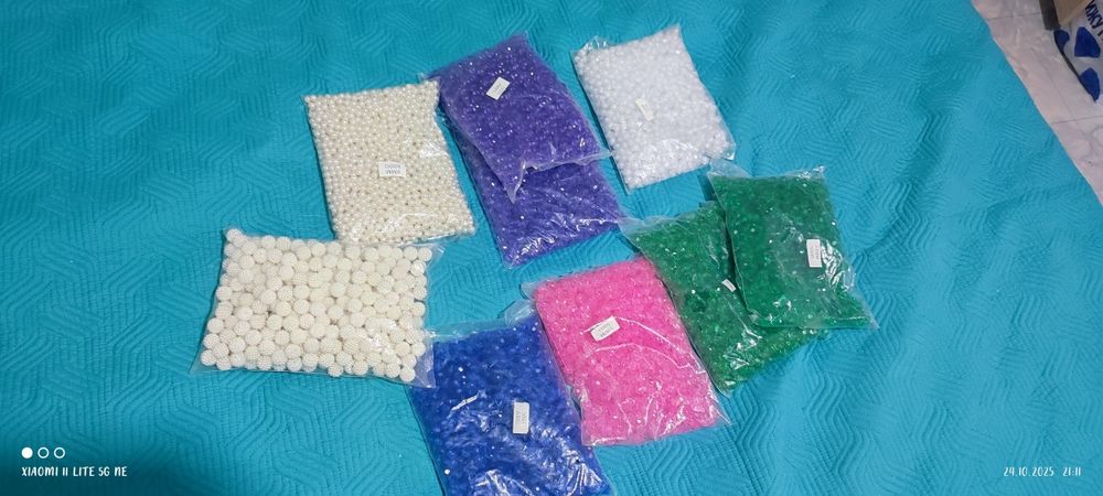 Продам акриловые бусины и жемчуг  для сумочек