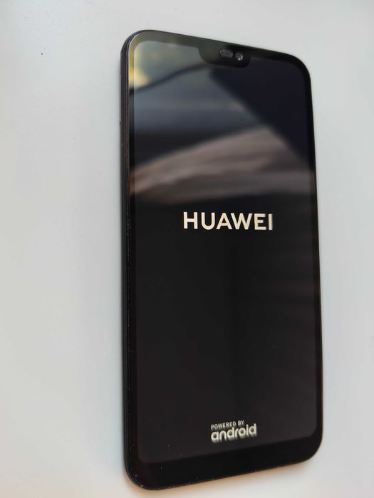 Продавам телефон Huawei p20 lite