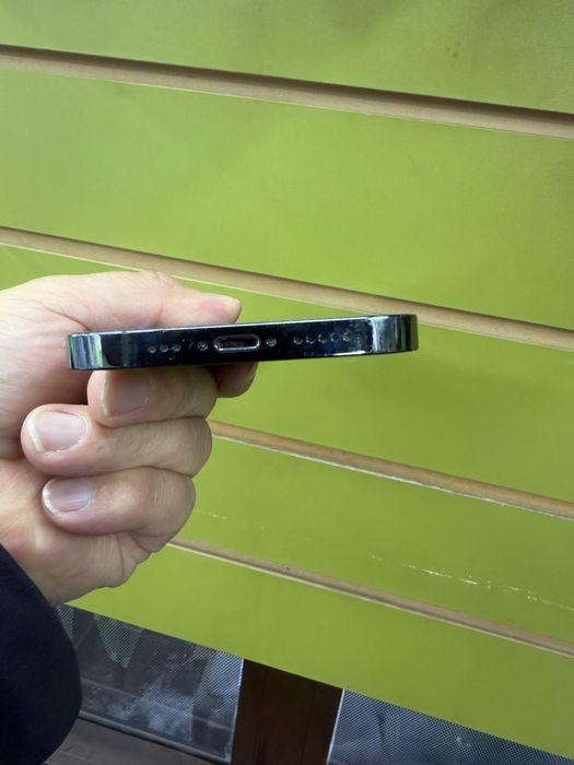 Продам айфон 12 про. Память 256.