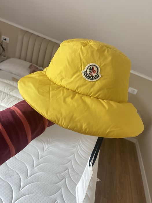 Palarie Moncler umpluta cu puf