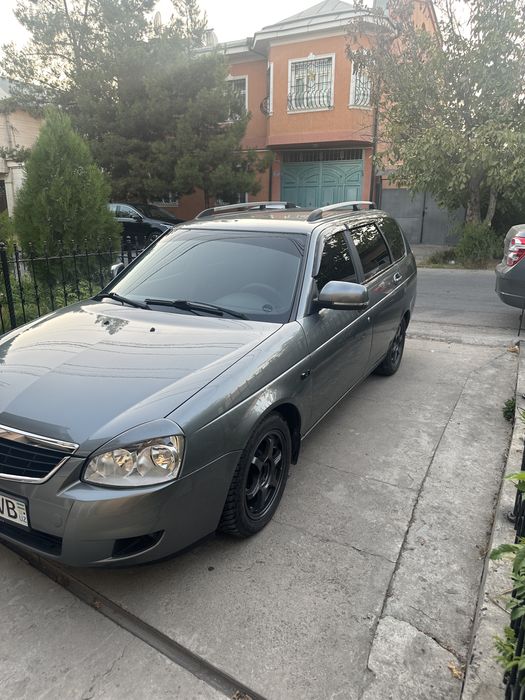 Продам приору 2171 в в идиальном  состоянии