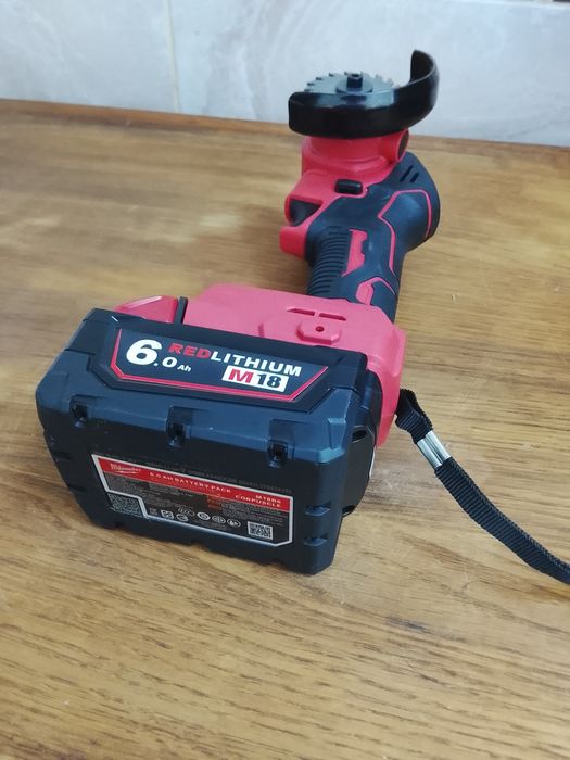 Mini flex Milwaukee cu baterie de 6A Nou.
