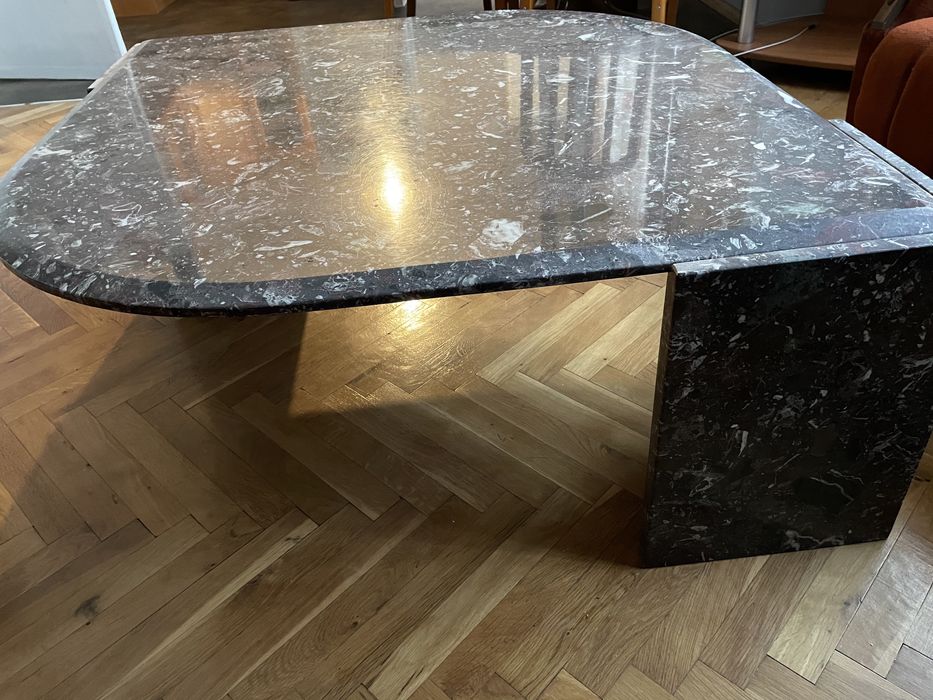 Холна маса от естествен камък