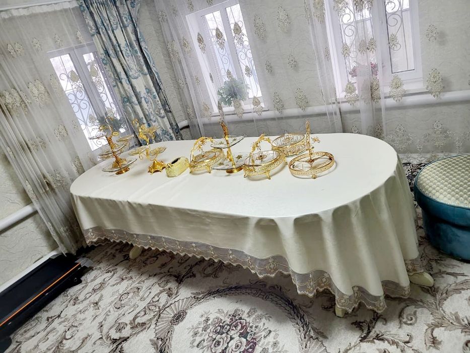 Стол для приема гостей