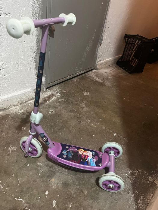Trotineta Elsa si Ana