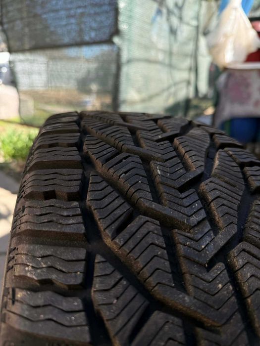 Set jante aliaj + anvelope iarnă 225/45 R17 5x120 – stare foarte bună