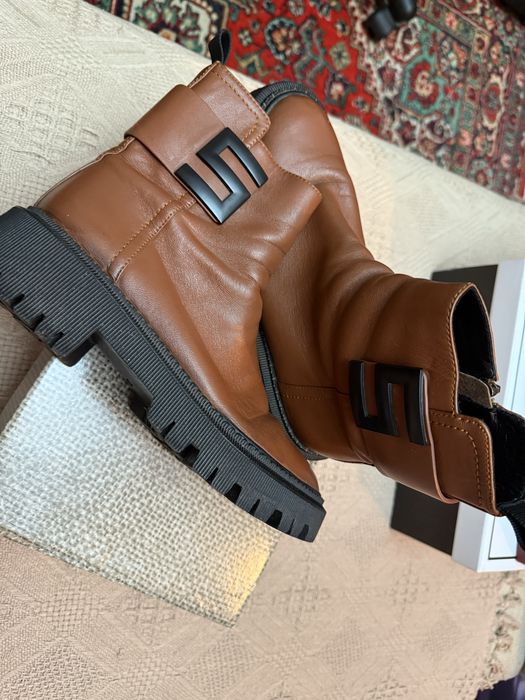 Продам ботинки женские