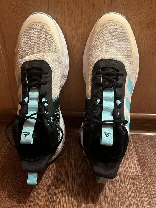 Продам баскетбольные кроссовки Adidas