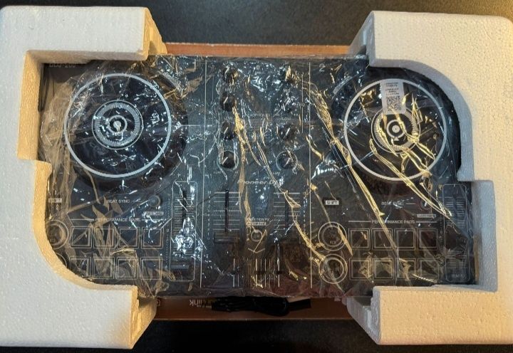 Vand Consola Pioneer DDJ 200 noua