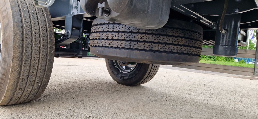 Remorca marca CASELLI dublu ax capacitate 10T, basculare trilaterala,obloane 700x400