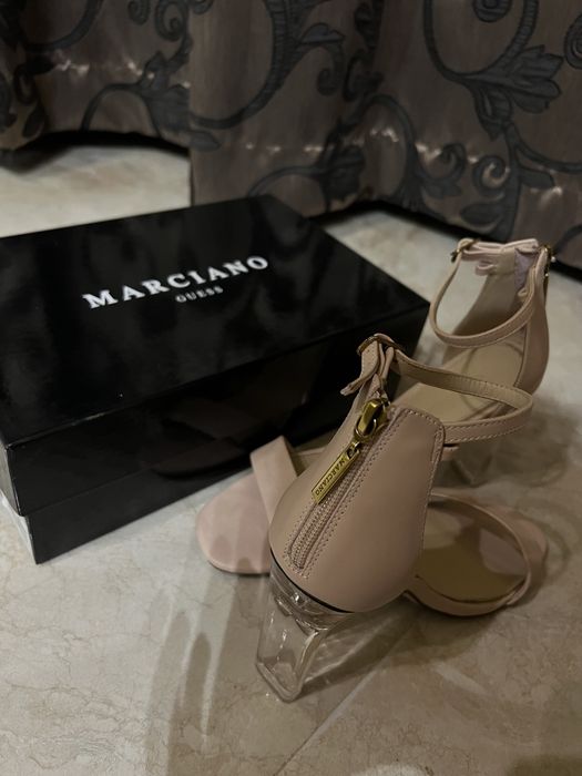 Сандали на ток Marciano Guess