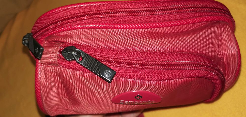 Чанта за кръст (тип банан) Samsonite