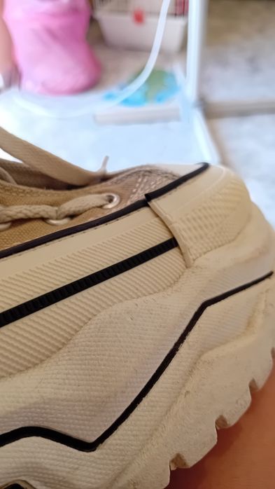 Обувки с платформа