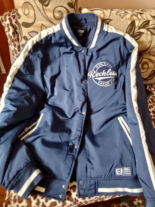 Продам куртку-ветровку