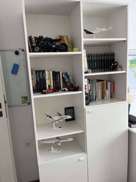 Vand etajera inalta cu 2 sertare, 7 nise  - moderna si practica.