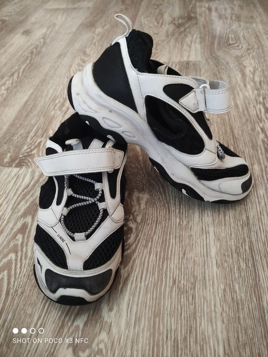 Кроссовки фирменные лининг