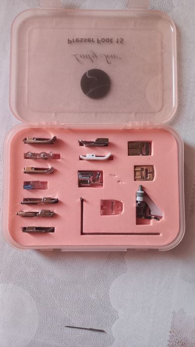 Лапки для швейные машины универсальная