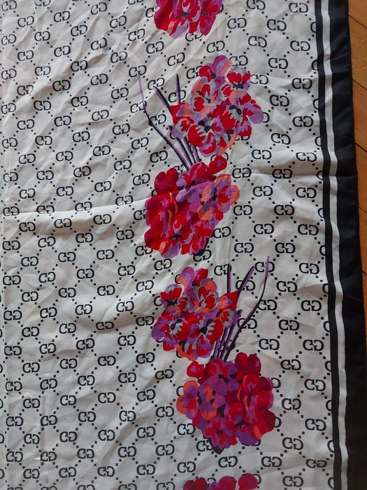 Шал Gucci , 2м дълъг