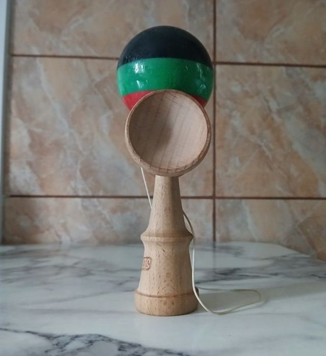 Kendama sweets  in stare aproape perfecta
