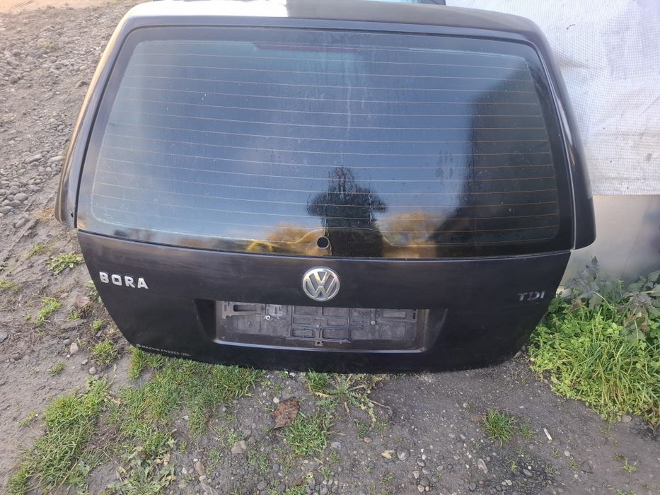Haion Wolswagen Bora Golf 4 Break cu un mic defect la colț!