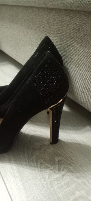 Срочно продам туфли