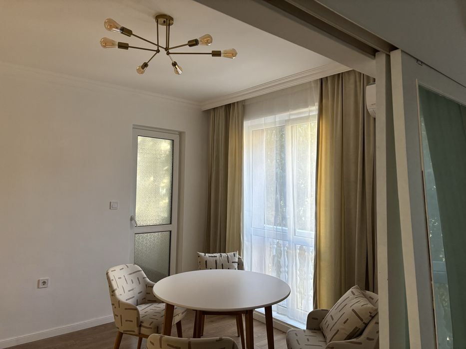 Дава се под наем Тристаен апартамент в Бургас, Център - 85 кв.м за 765 € - Снимка #4