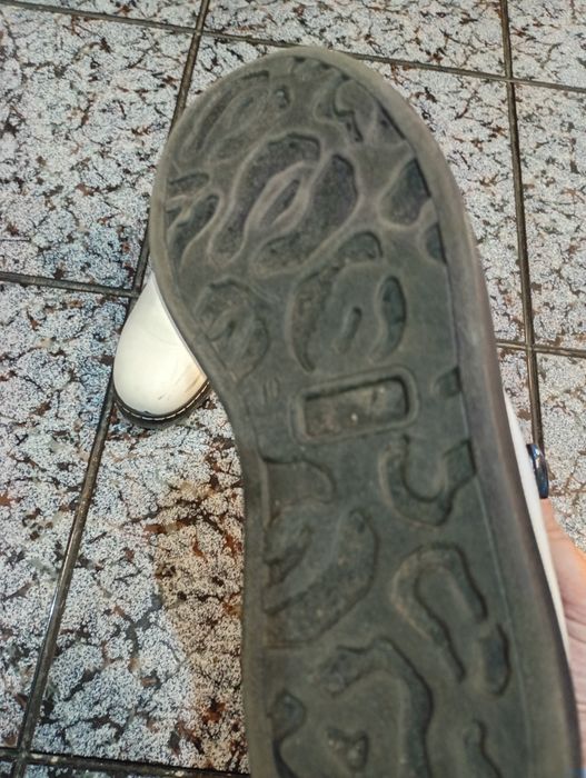 Бели боти пролет есен