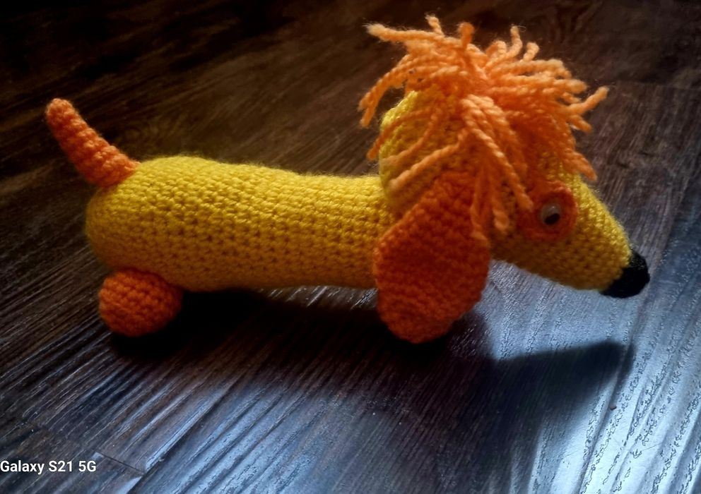 Собачки таксы  вязанные,