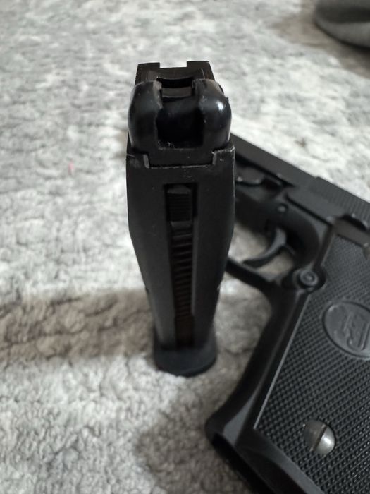 Airsoft KJ WORKS M9A1 bareta
