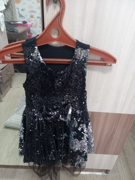 Продам платье на 4-5 лет