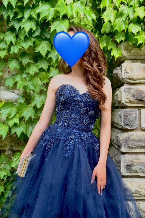 Официална рокля.