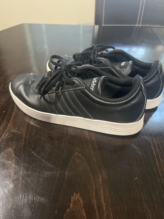 Продавам кецове ADIDAS