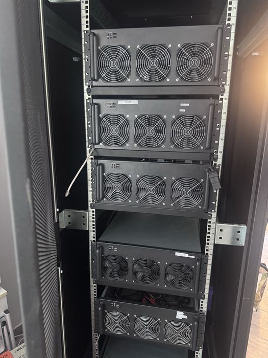 Carcasa server 4U construita in special pentru gpu multiple