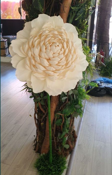 Flori gigant din hârtie