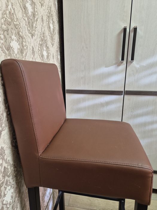Стул барный коричневый
