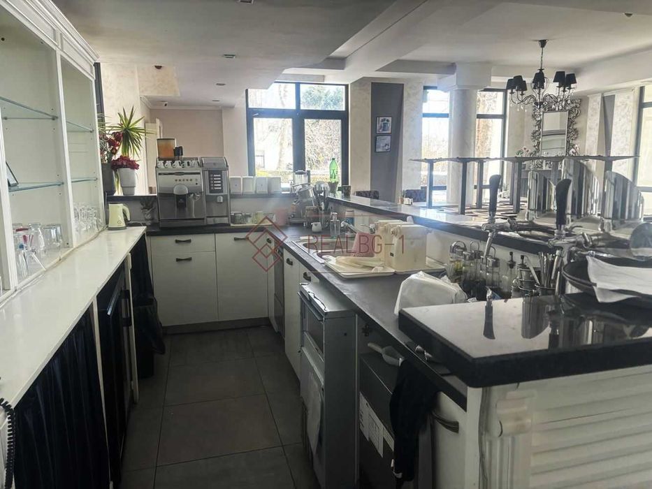 Работещ ресторант с топ локация до Двореца в Балчик – без комисионна!