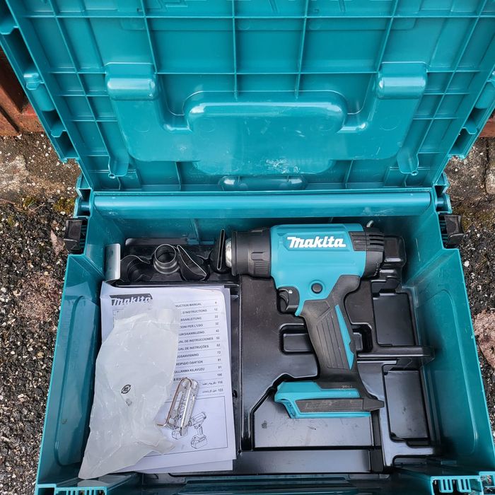 Suflanta aer cald Makita DHG 181