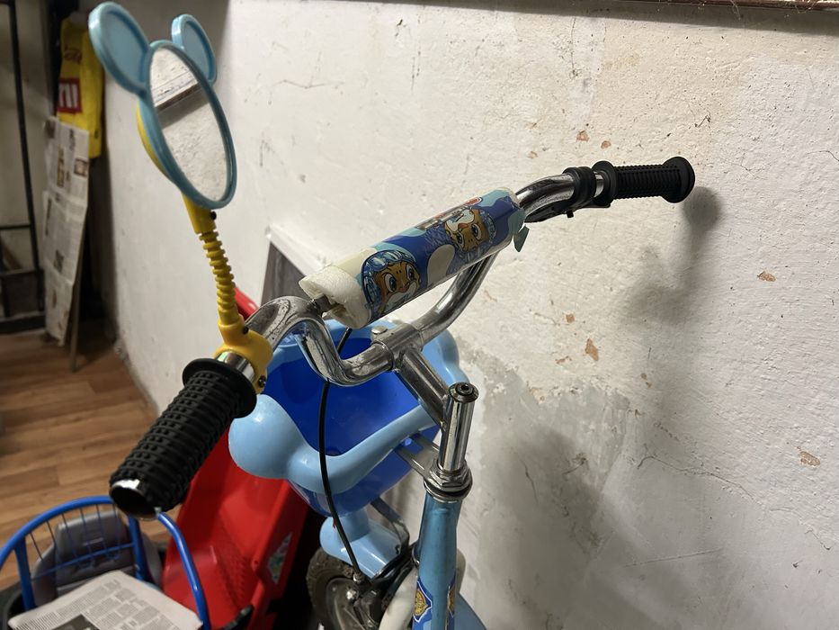 Детско колело със помощни колела и кошници