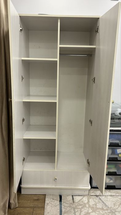 Продам белый шкаф б/у