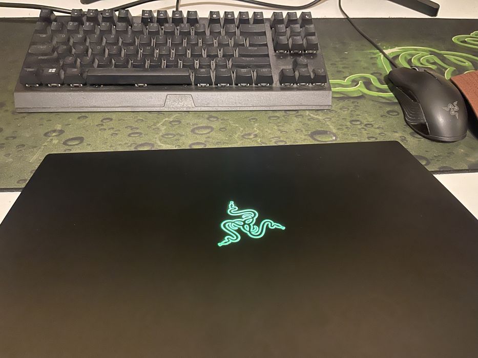 Razer Blade 16 / Intelcore I9 13950HX / 32GB RAM / RTX 4070