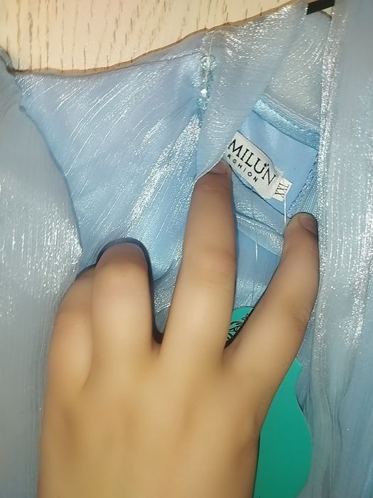 Ajoyib vecherniy ko'ylak