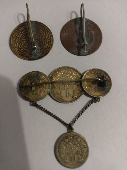 Старобългарски обеци . Старинен орден от монети