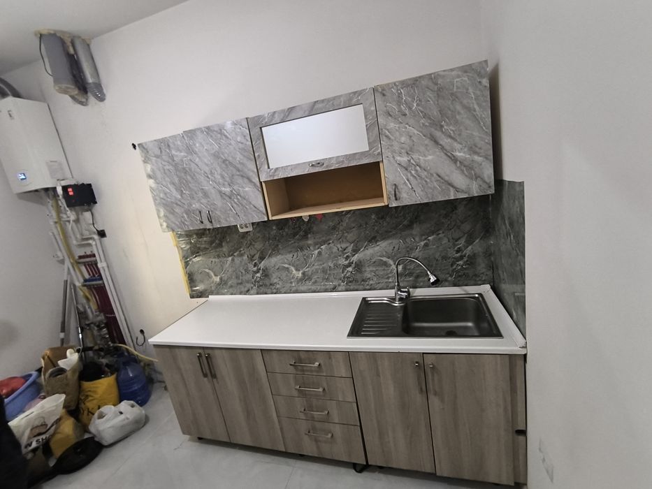 Срочно продаётся кухонный мебель и газ плита всего в хорошем состоянии