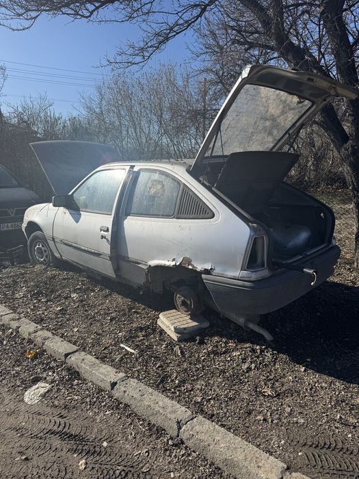 Opel kadet 1.3 на части