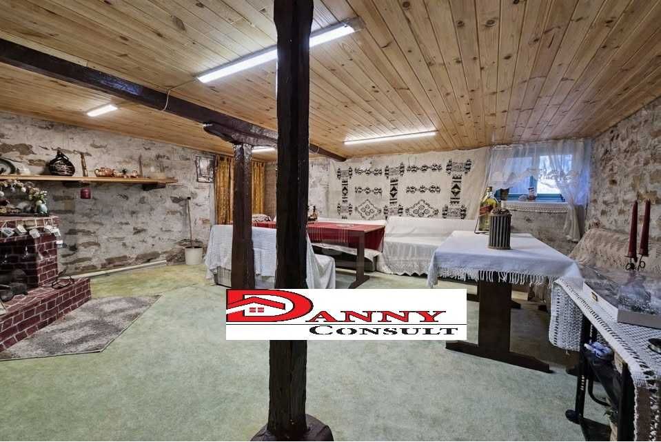 Две къщи в един двор за продажба в с. Паскалевец