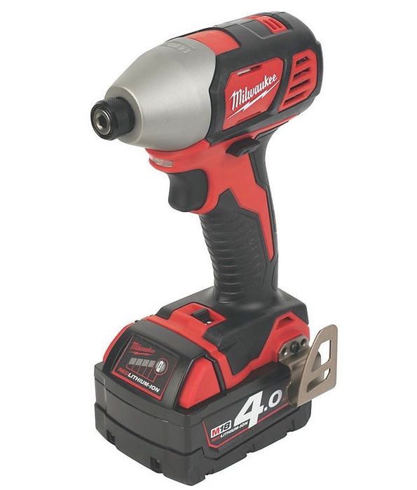 MILWAUKEE M18 BPP4C-402B 18V 2 x 4.0AH LI-ION red lithium 4 части + 1