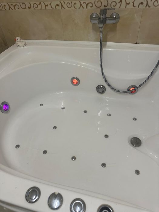Vana cu jacuzzi si lumini