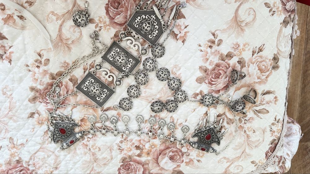 Продам красивое казахское платье