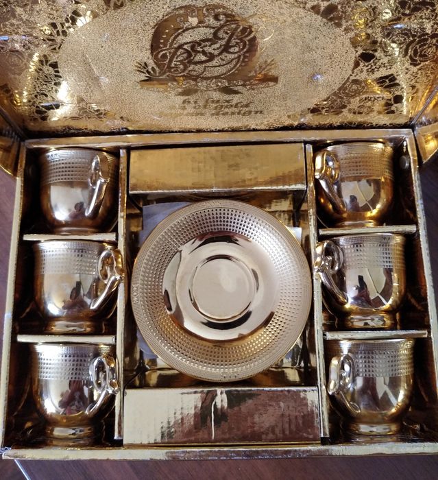 Продам  чайник с пиалками  и др. посуду