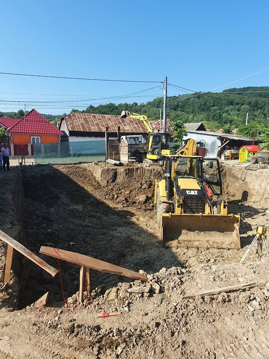 Inchiriez buldoexcavator bobcat excavator compactor basculă Demolări!